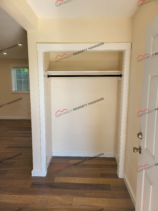 Building Photo - R290