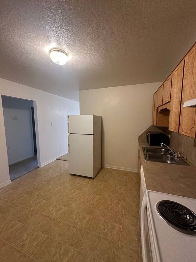 Building Photo - AVAILABLE SOON!