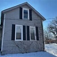 Building Photo - Section 8 Accepted, Charming 3BR 1BA Home