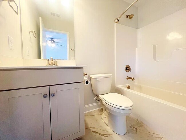 Building Photo - 1105 Cortland Vly