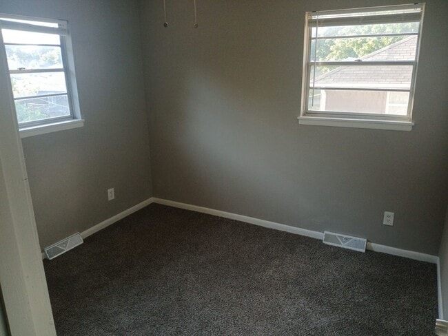 Building Photo - 5036-5038 N Topping Duplex