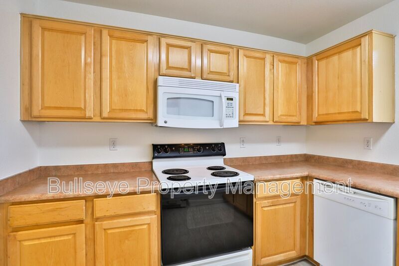 Building Photo - 1697 N La Fresa Dr