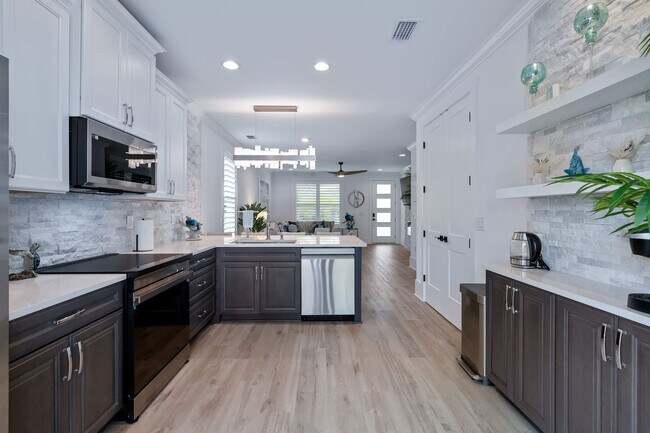 Building Photo - 5484 3rd St