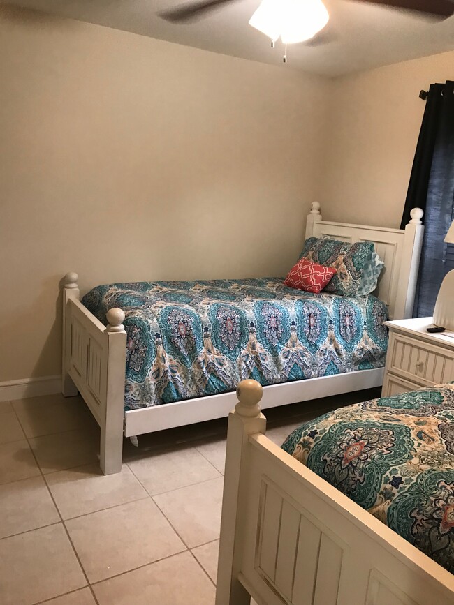 3rd bedroom - 1473 NE 48th St