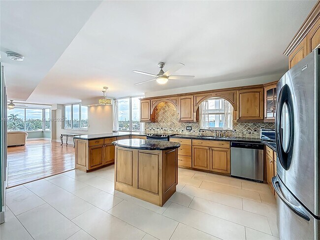 Building Photo - 401 N Riverside Dr