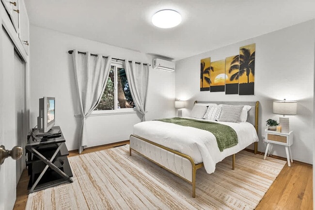 Building Photo - 4989 Randlett Dr