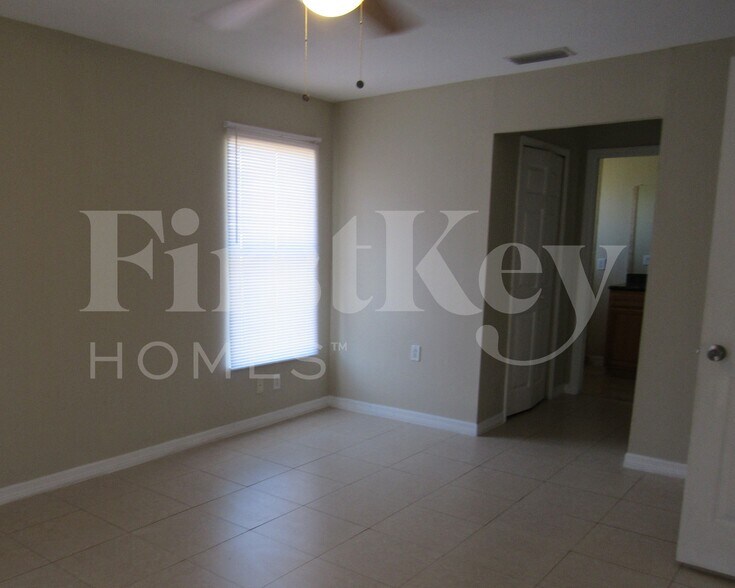 Building Photo - 1810 NW 21st Terrace