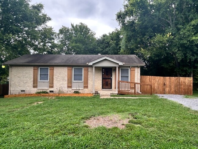 Building Photo - Three Bedroom Two Bath Home