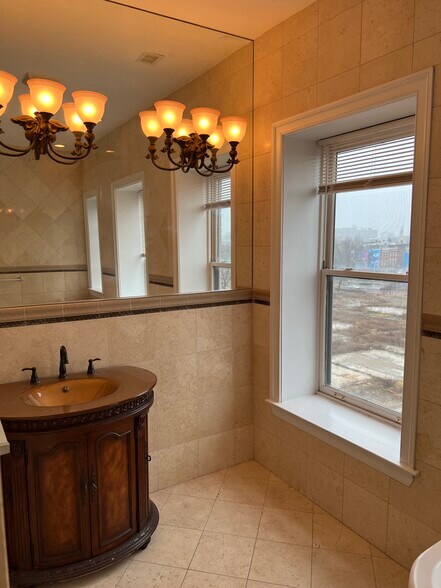 Building Photo - 2101 Bolton St