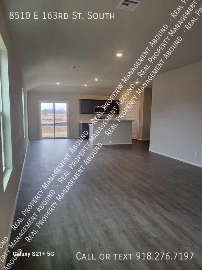 Building Photo - 8510 E 163rd St S