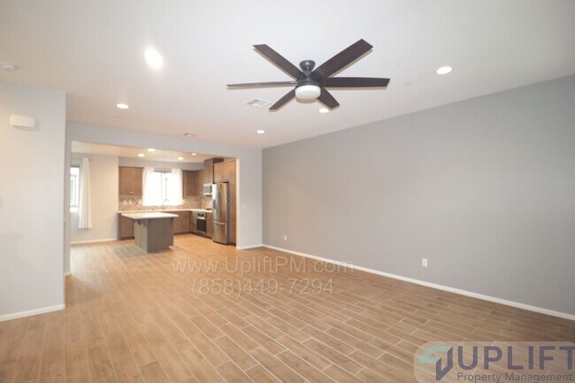 Building Photo - Spacious 4-bedroom, 4-bath Condo