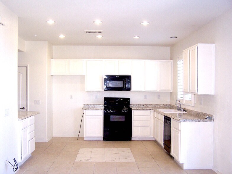 Building Photo - 37815 Banyan Pl