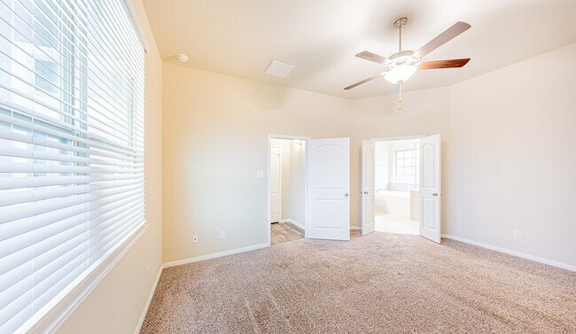 Building Photo - 3032 Stonebriar Ct