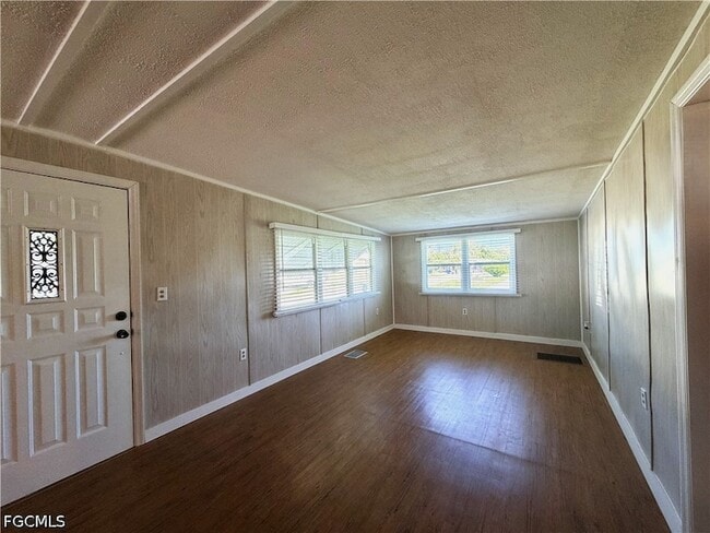 Building Photo - 139 Gaslight Ave