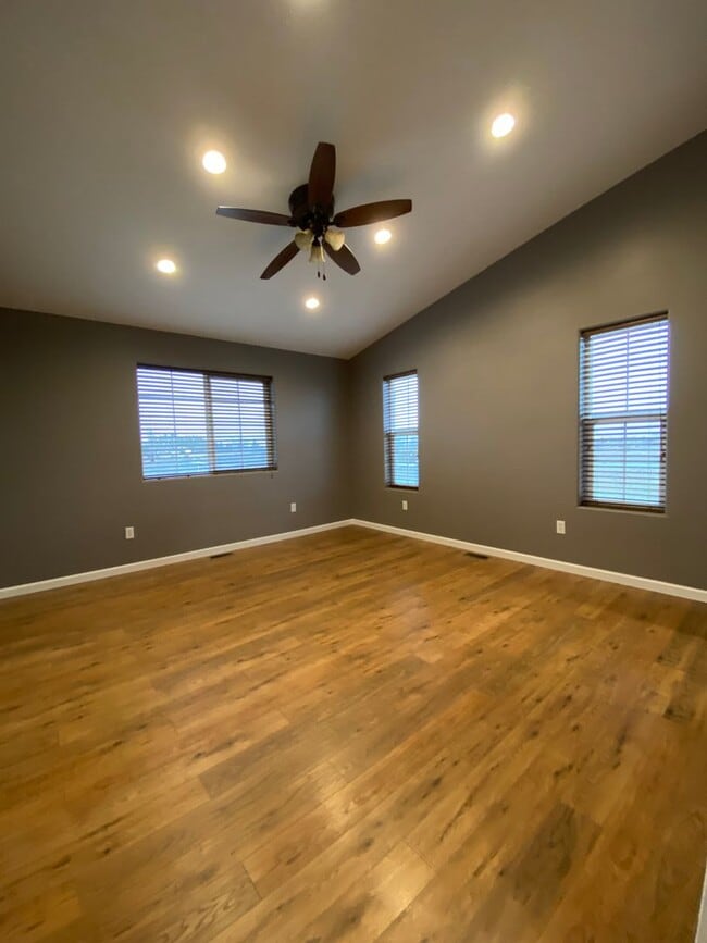 Building Photo - Spacious 3 BR 2 BA 2 Car garage on acreage