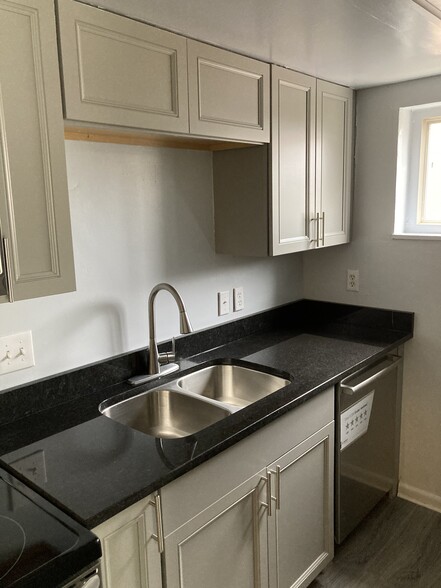 Kitchen - 722 Ohio Pike