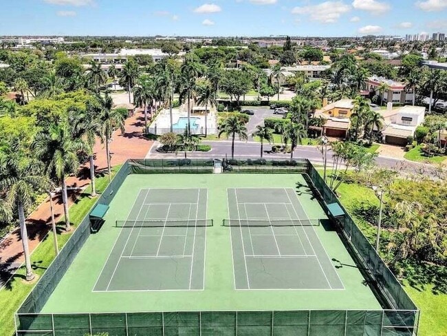 Building Photo - 3567 Commodore Cir