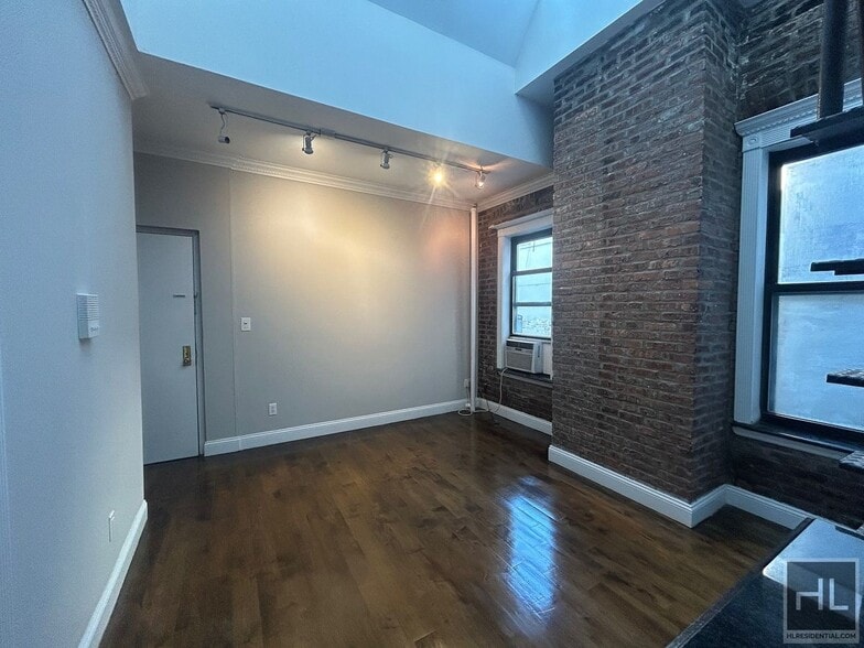 Building Photo - East 18th Street