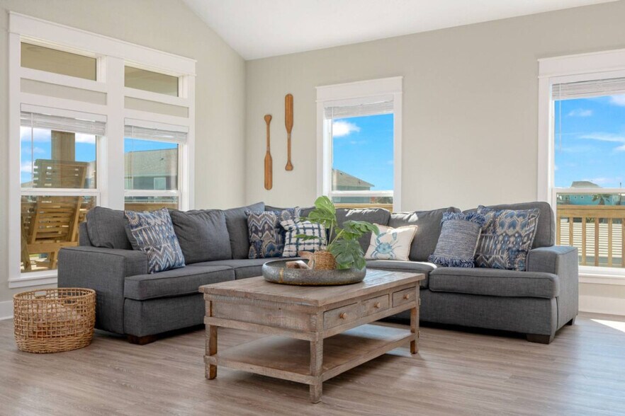 Building Photo - 1973 Ave H