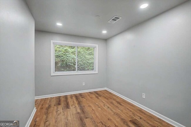 Building Photo - 2430 Coosawattee Dr NE