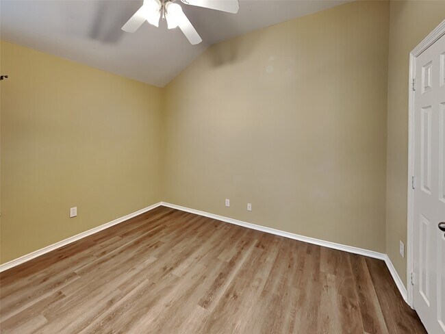 Building Photo - 719 Chase View Dr