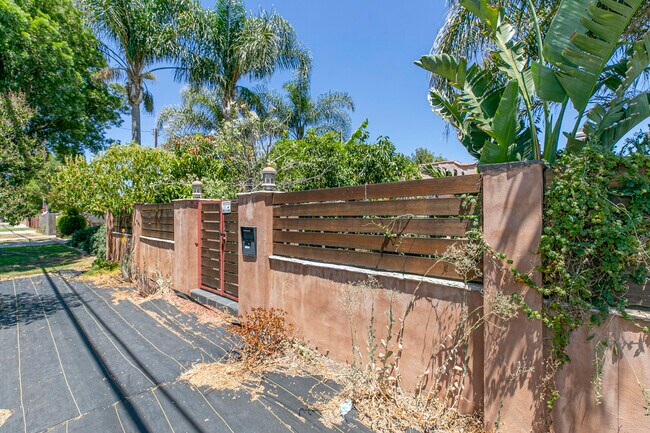 Building Photo - 18605 Valerio St