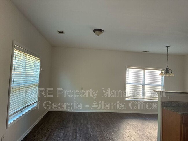 Building Photo - 1424 Saphire Dr