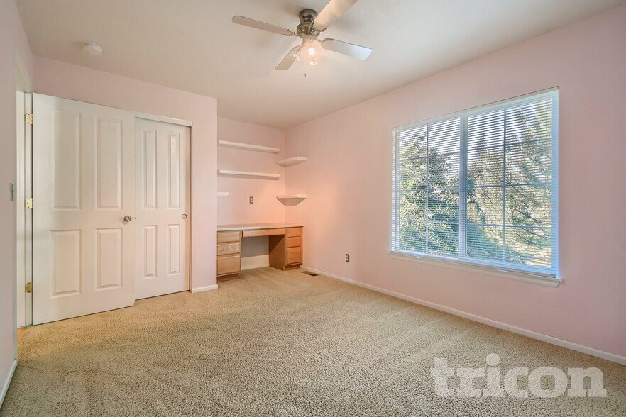 Building Photo - 17061 E 107th Ave