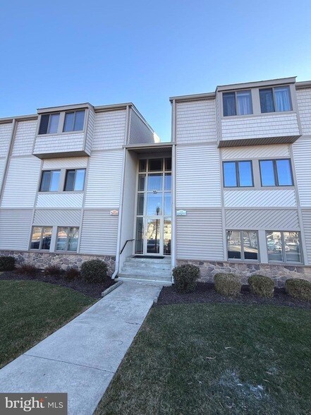 Building Photo - 532 Riviera Dr