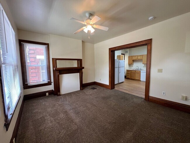 Building Photo - 284-286 E. 14th Ave.