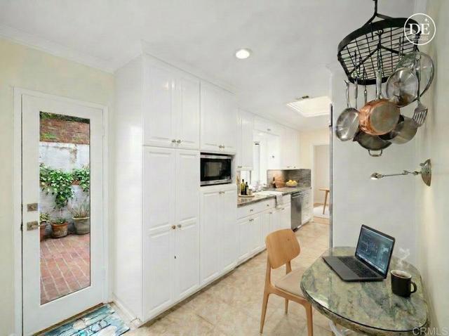 Building Photo - 7920 Avenida Alamar