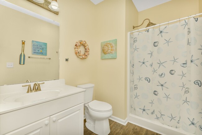 Building Photo - Cross Gate Villas - Perfect Location