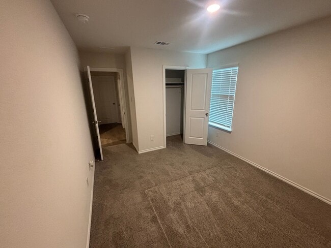 Building Photo - 2551 Quiet Oak Ln