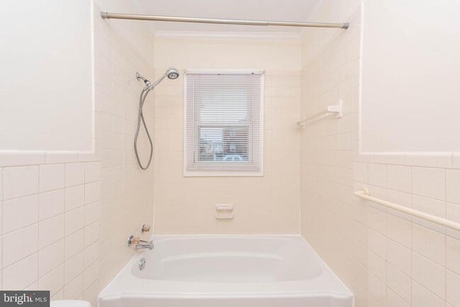 Building Photo - 919 Carroll Ave