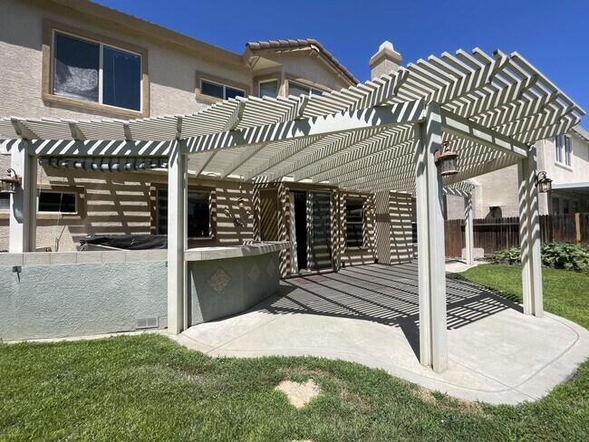 Building Photo - 9772 Ellsmere Way