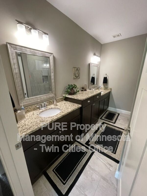 Building Photo - 631 Liberty Wy