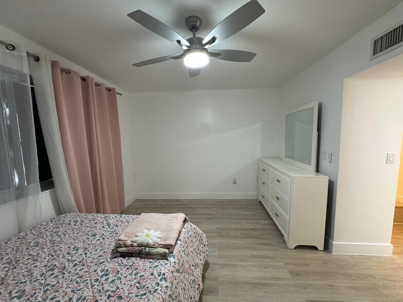 Building Photo - 10900 SW 104th St