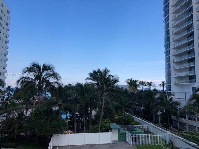 Building Photo - 3001 S Ocean Dr