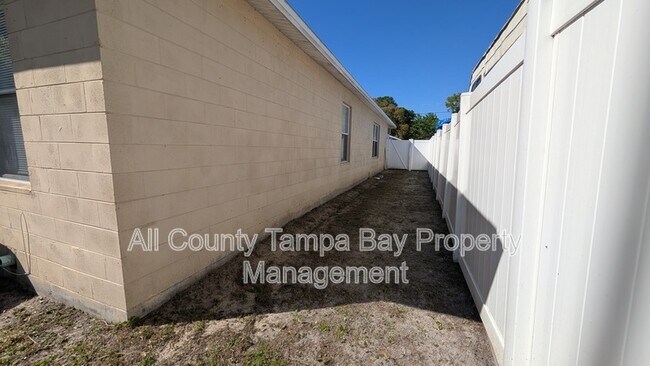 Building Photo - 1716 W Flora St