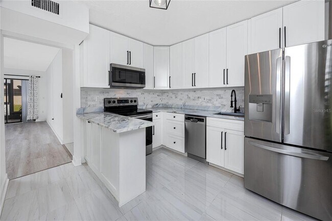 Building Photo - 2207 Belleair Rd