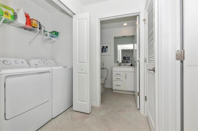 Building Photo - 12520 Galapagos Ct