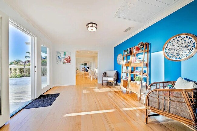 Building Photo - 1185 Tamarack Ave