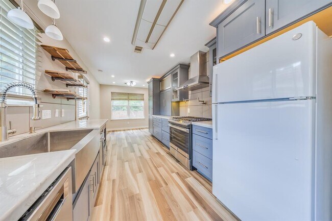 Building Photo - 2515 Cypress Island Dr