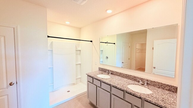 Building Photo - Charming Deltona 4/2 Ready for Move-in!