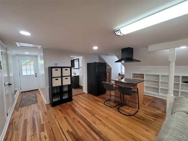 Building Photo - 2137 Madison Ave