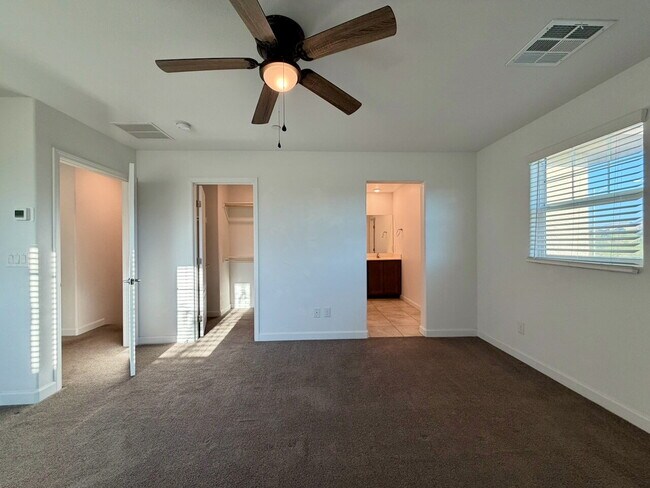 Building Photo - 3 BED 2.5 BATH 2 CAR GARAGE TOWNHOUSE IN CADENCE HENDERSON WITH LOFT