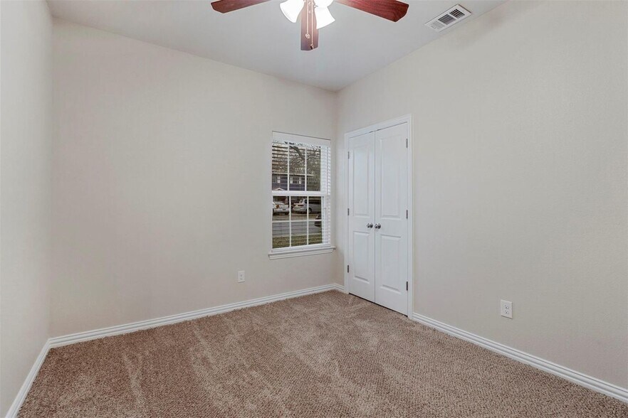 Building Photo - 731 W Morton St