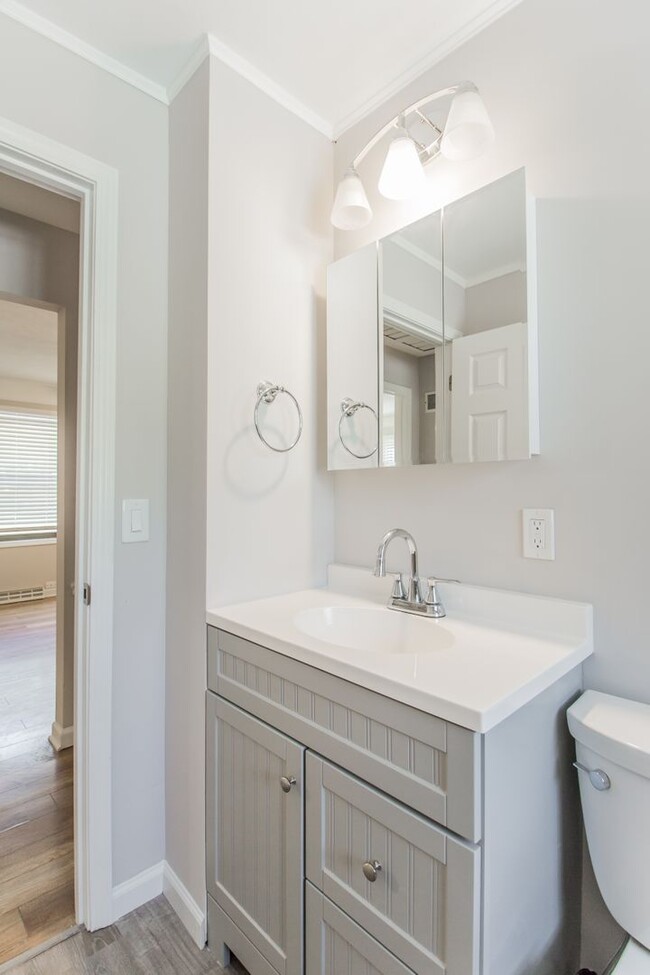 Building Photo - 2242 Zumbehl Rd