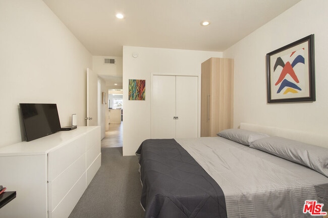 Building Photo - 501 Desert Lakes Cir