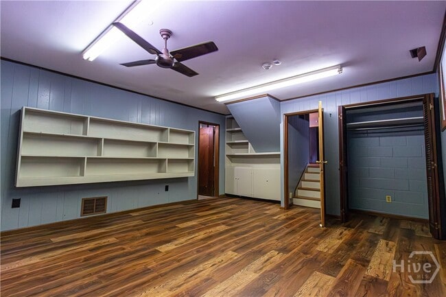 Building Photo - 1037 College Station Rd